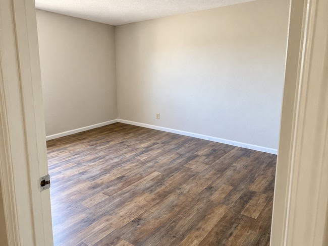 Building Photo - 4938 Log Cabin Dr