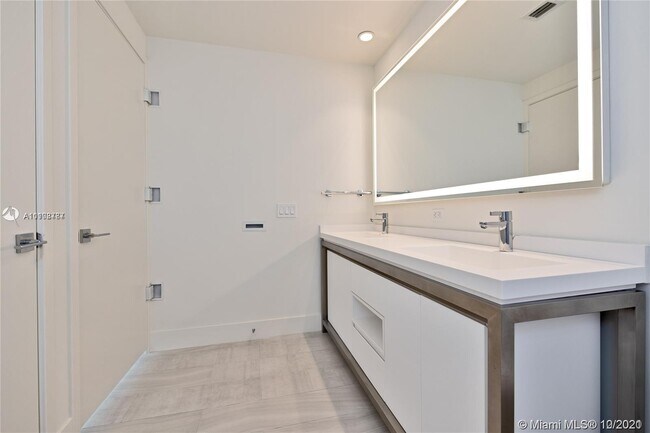 Building Photo - 2000 Metropica Way