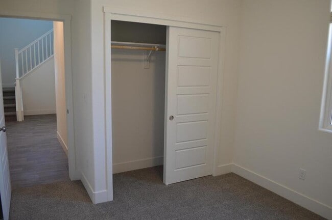 Building Photo - 2465 Pineda Dr