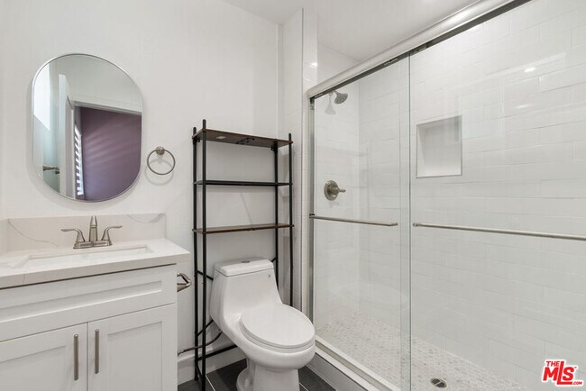 Building Photo - 1341 Mariposa Ave