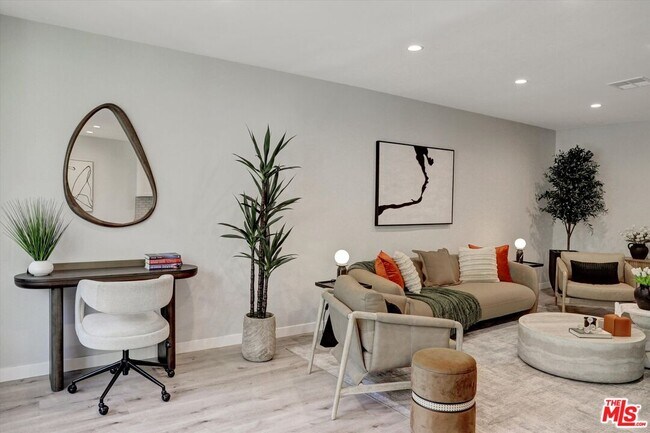 Building Photo - 7300 Franklin Ave