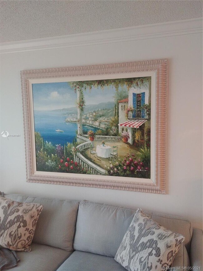 Building Photo - 6039 Collins Ave