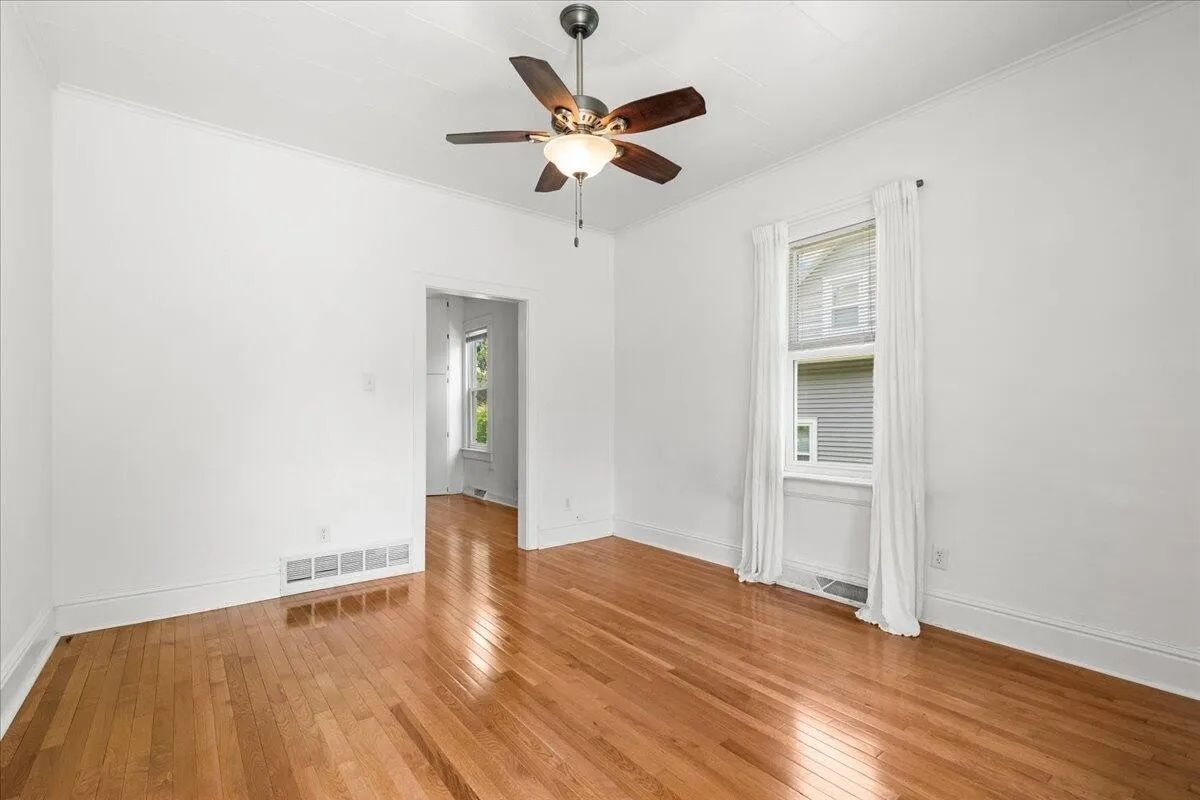 Living Room - 1052 Poplar St