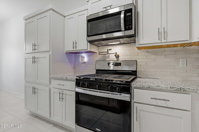 Building Photo - 13808 Paseo Sereno Dr