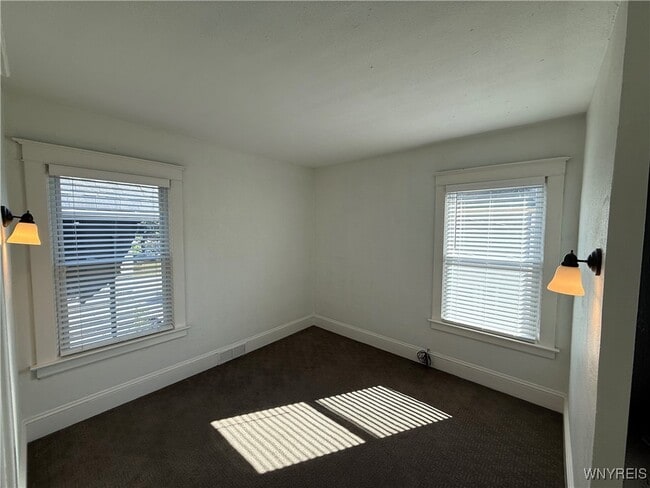 Building Photo - 95 Inwood Pl