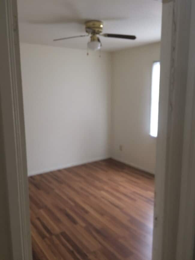 Building Photo - 702/704 E Division St.