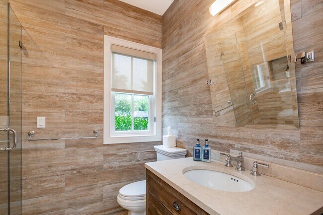 Building Photo - 23 Gansett Ln