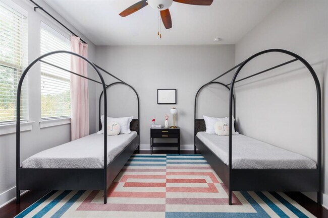 Building Photo - 5206 Woodrow Ave