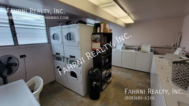 Building Photo - 1419 Dominis St