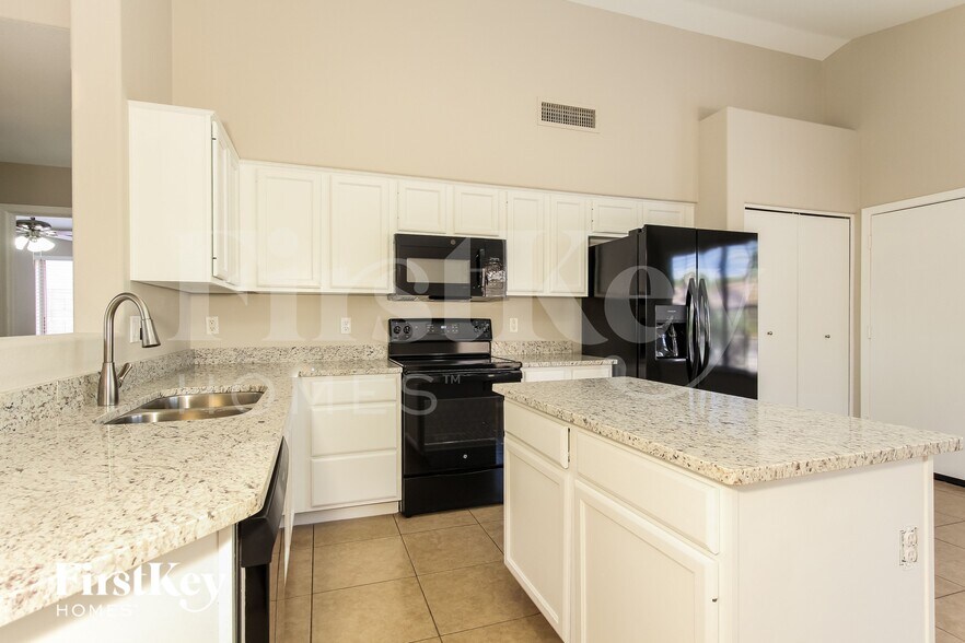 Building Photo - 7225 W Blackhawk Dr