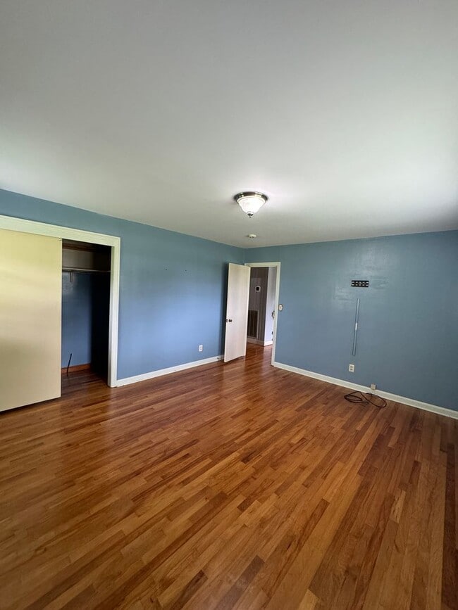 Building Photo - Spacious Home In Oxford