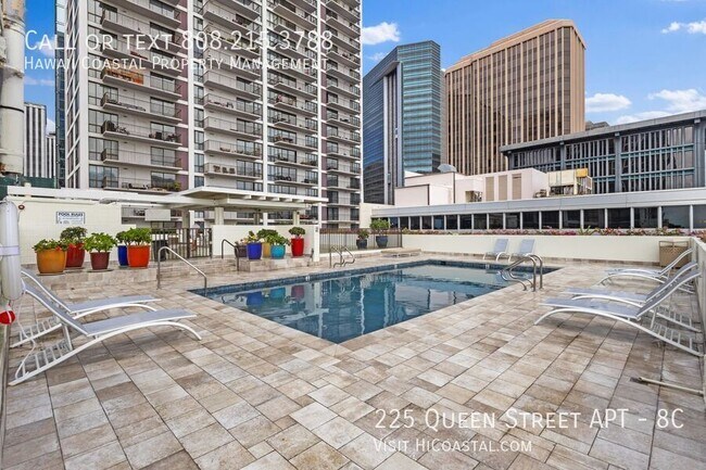 Building Photo - 225 Queen St