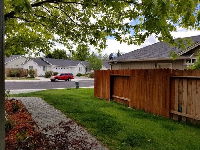 Building Photo - 4 Bedroom Home in Chichester Estates HOA
