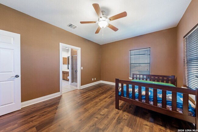 Building Photo - Charming Home Awaits: Spacious & Modern Living in a Prime Location