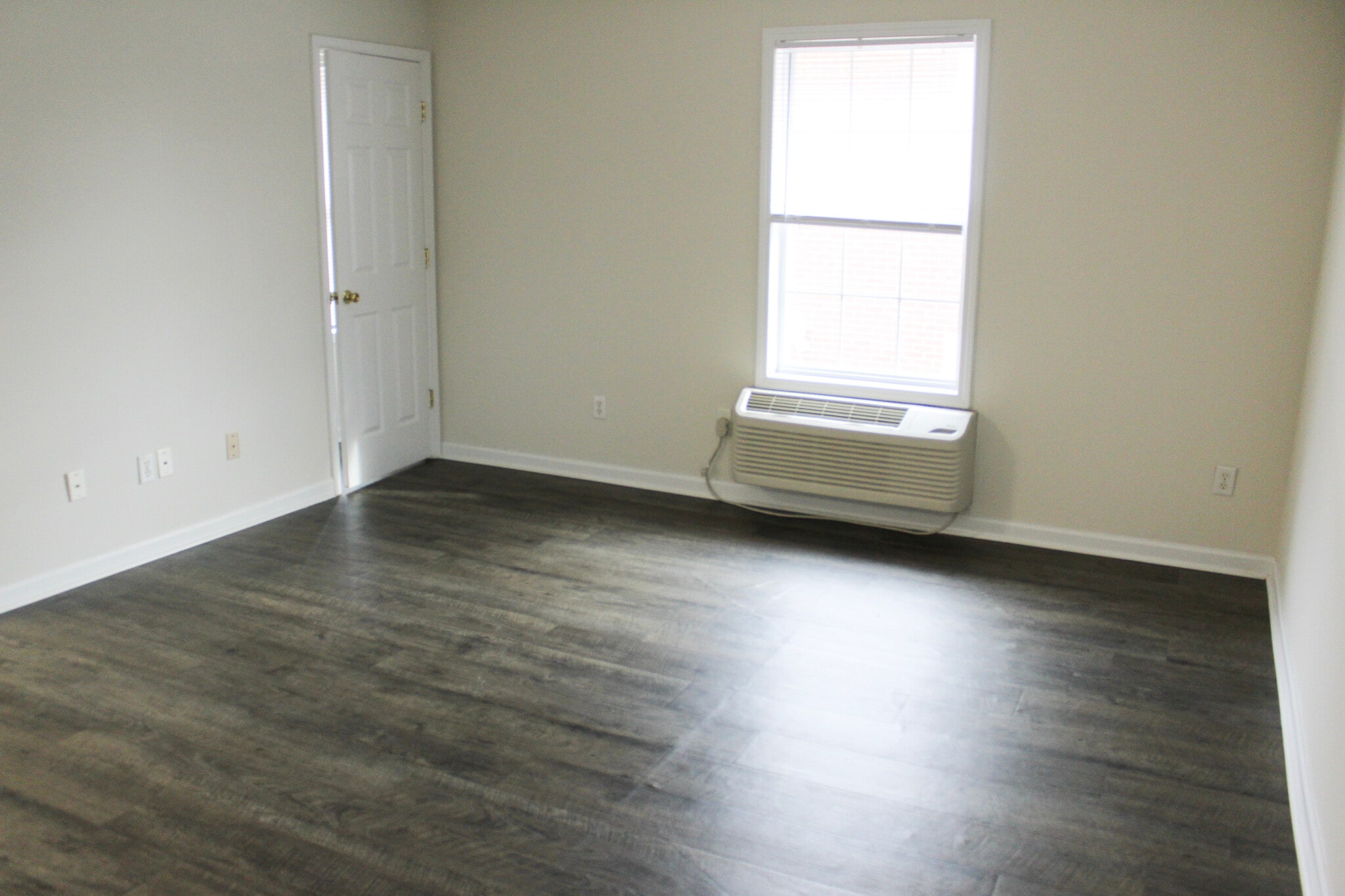 Building Photo - 1351 N Dixie Ave