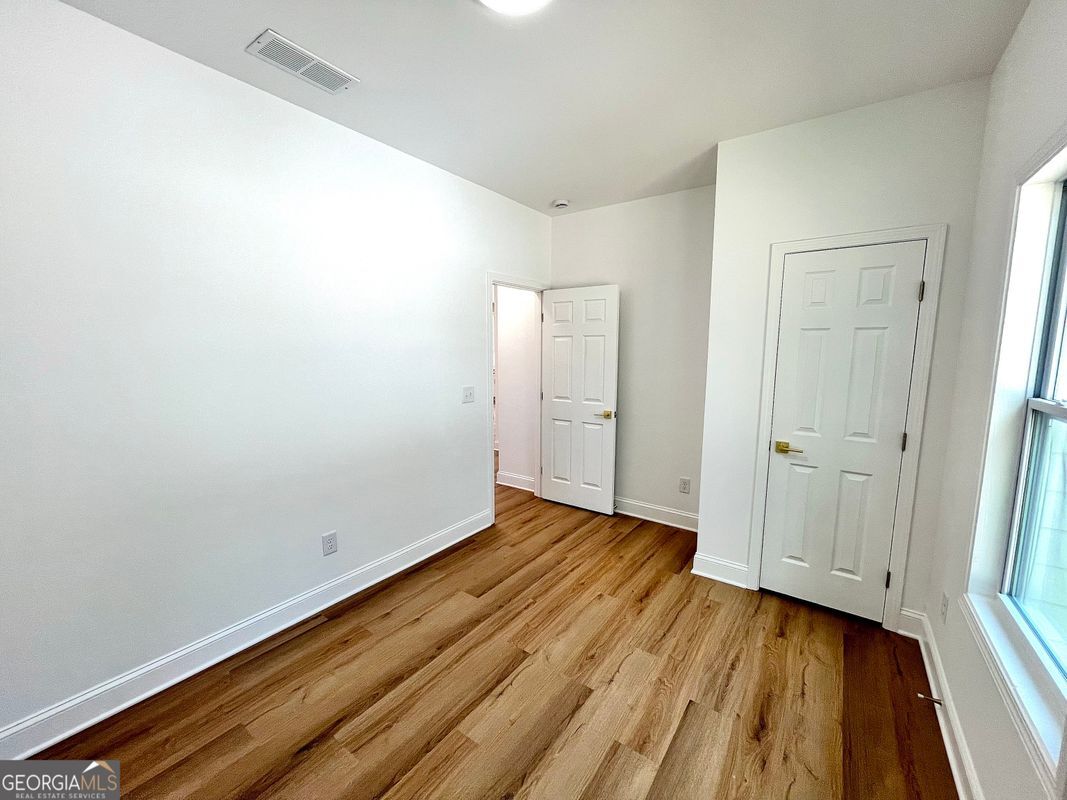 Building Photo - 204 Custer Cir