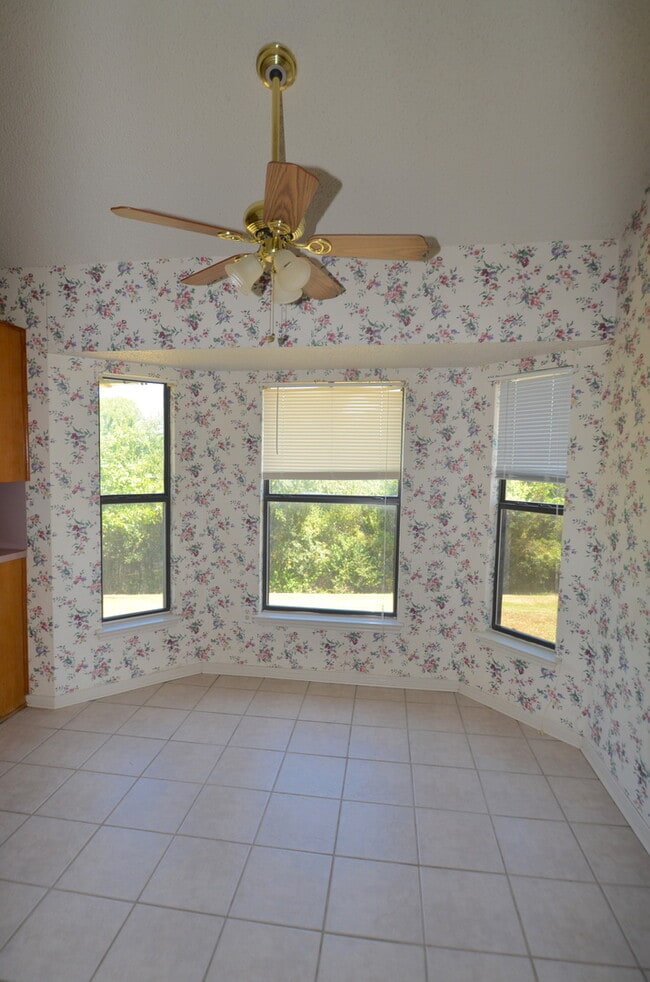 Building Photo - AMAZING 4 BED/ 2 BATH HOME IN WESTERN HILL...