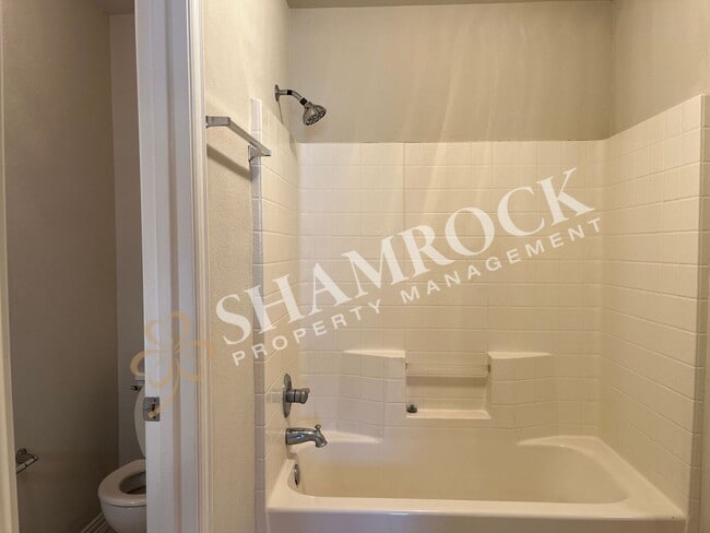 Building Photo - 3 bedroom/2 bath duplex in Midway ISD