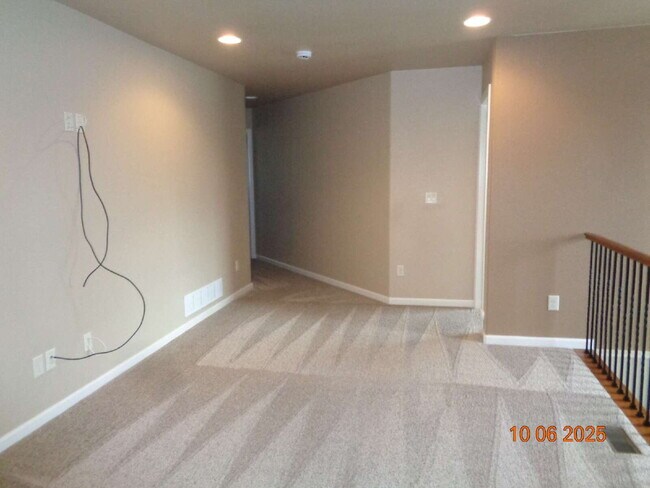 Building Photo - Exclusive community