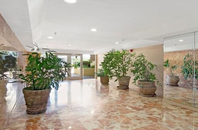 Building Photo - MOVE-IN READY, NoHo Arts 1+1, upgraded con...
