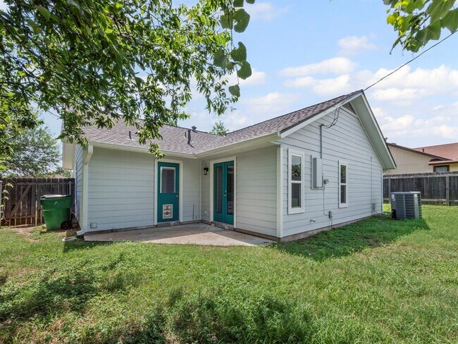 Building Photo - 1002 Cresswell Dr