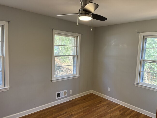 Building Photo - 1012 Powell Dr