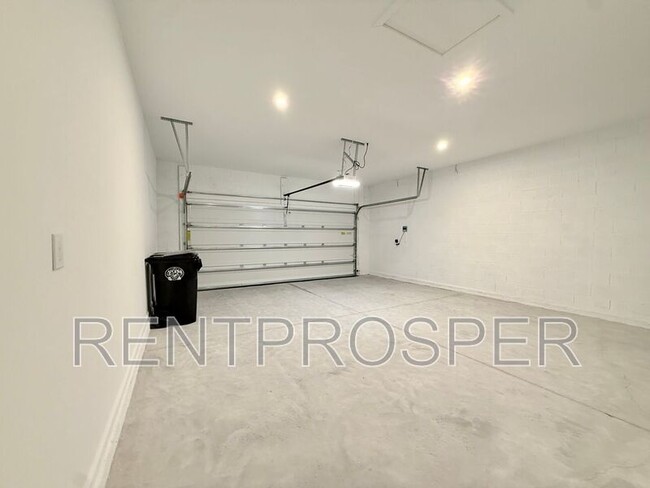 Building Photo - 2633 Ginseng Ivy St