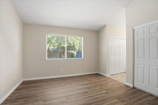 Building Photo - 604 Hovey Way