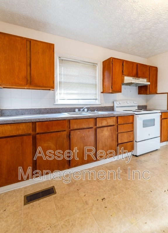 Building Photo - 3821 Selma Ave