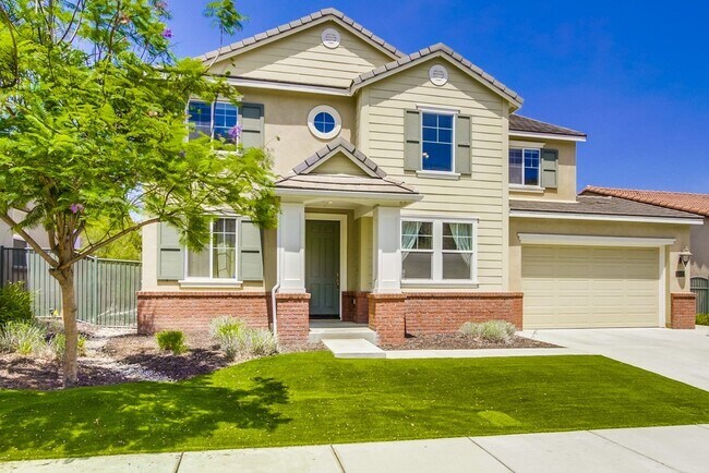 Building Photo - Beautiful Sky Ranch home with Spectacular Views!