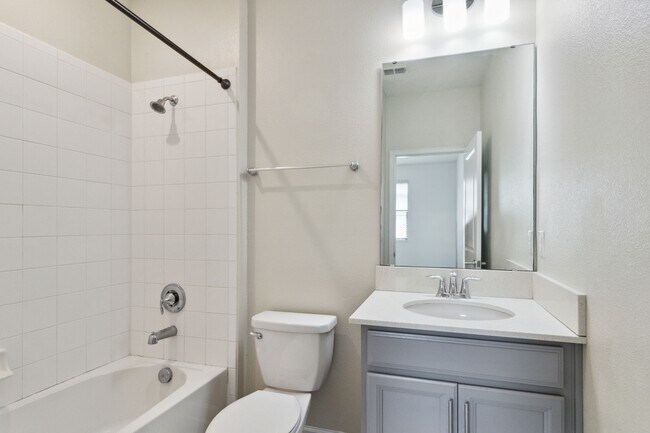 Building Photo - 1318 Royal St. George Blvd