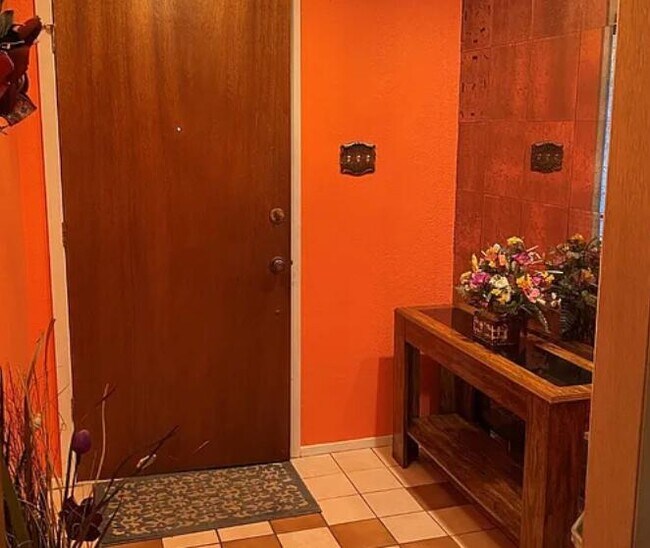 Building Photo - 2022 S High St