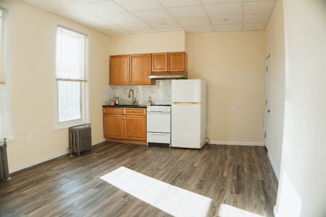 Building Photo - 425 S 15th St