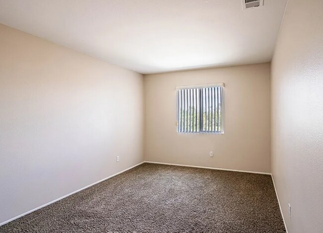 Building Photo - Gorgeous Four Bedroom Three Bathroom Home in Winchester