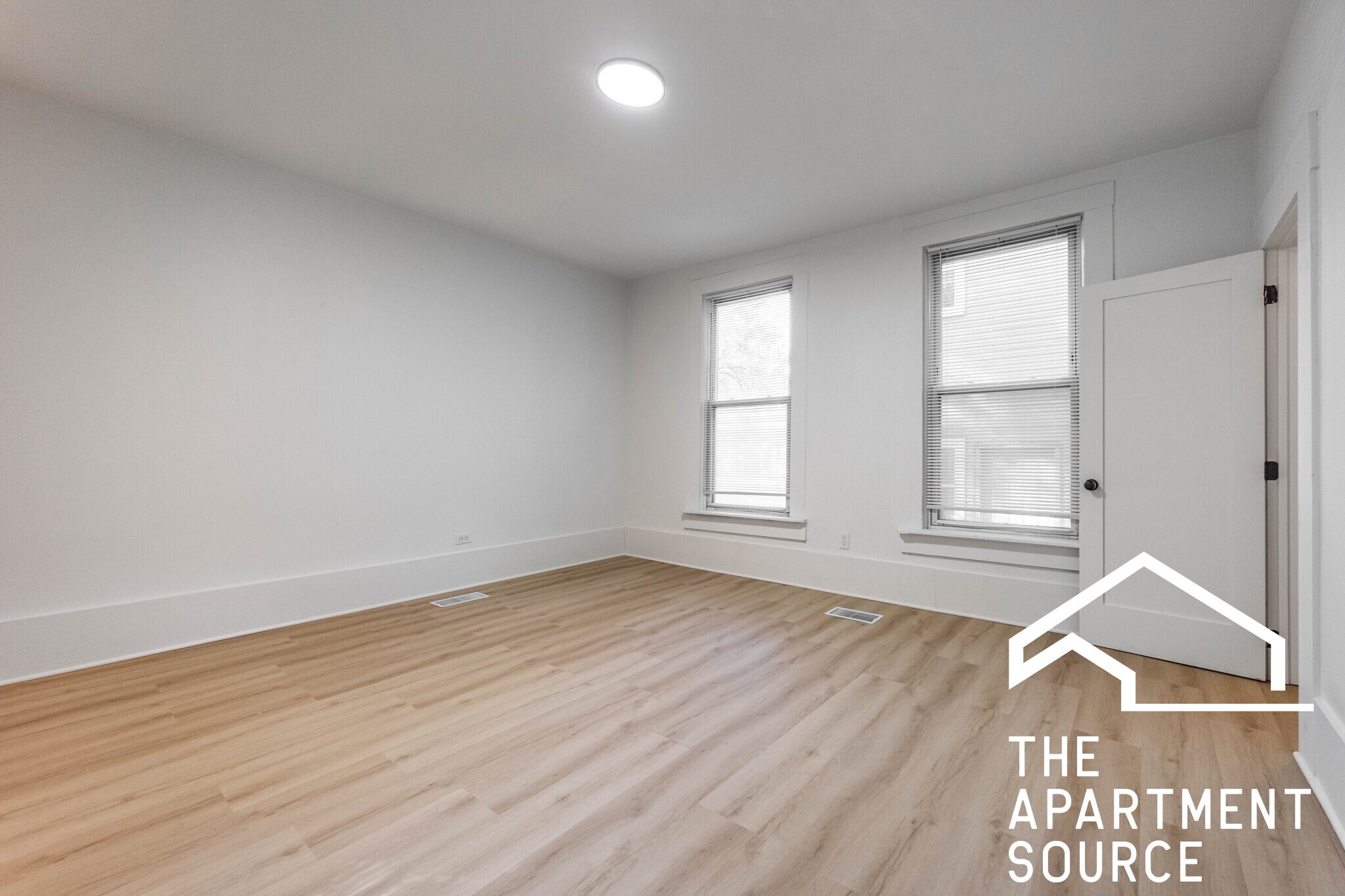 Building Photo - 2301 N Leavitt St