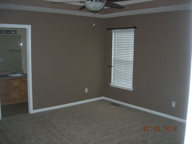 Building Photo - Mt Juliet 3 Bedroom 2 Bath Home with Fence...