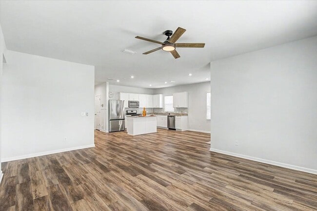 Building Photo - 4 Bed/3 Bath in Heartwood!