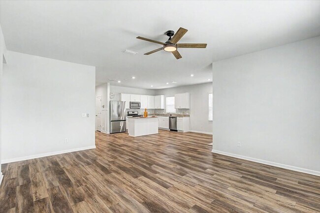 Building Photo - 783 Longleaf Dr