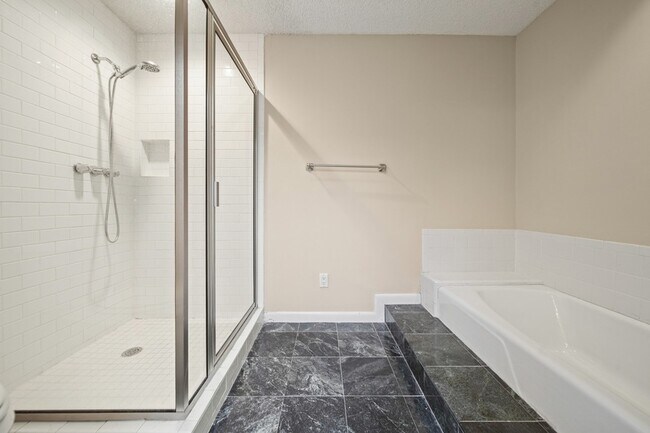 Building Photo - 130 Sugar Berry Cir