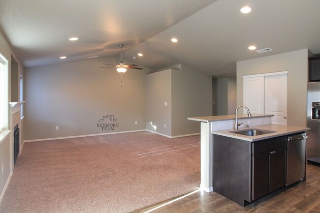 Building Photo - 3 Bed, 2 Bath Home in South Richland