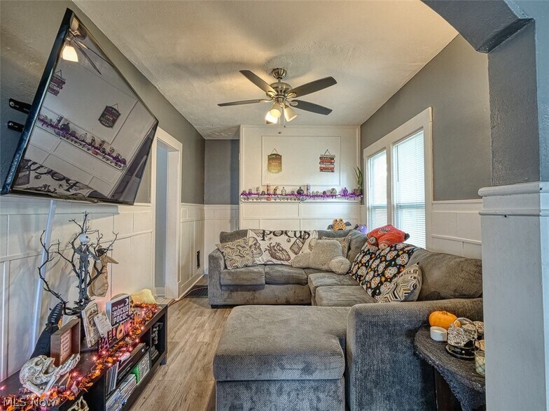 Building Photo - 3116 Searsdale Ave