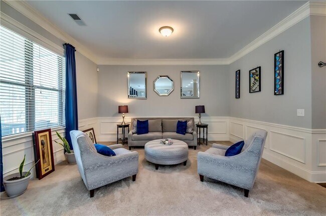 Building Photo - 2216 Golden Eagle Dr