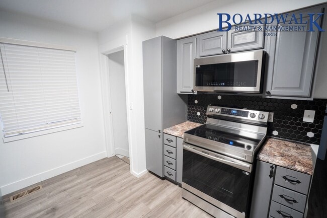 Building Photo - Newly Remodeled 3 Bedroom East of Harrison Blvd!