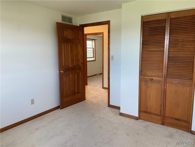Building Photo - 20 Southwick Dr