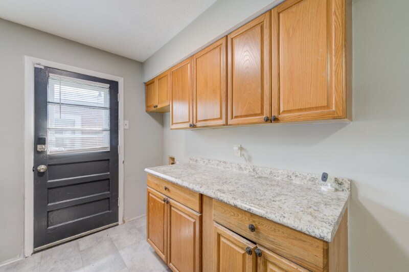 Building Photo - 10760 Tropic Dr