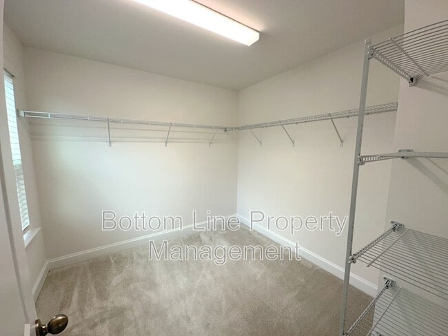 Building Photo - 2938 Clyde Dr