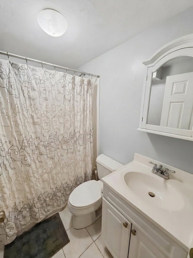 Building Photo - Beautiful House Available in Wakefield MA!