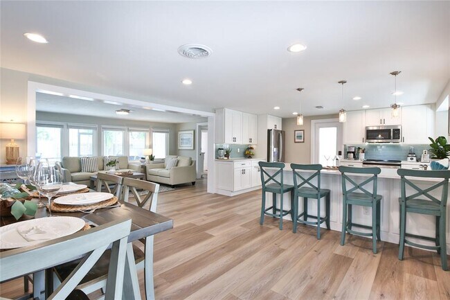 Building Photo - 211 Island Cir