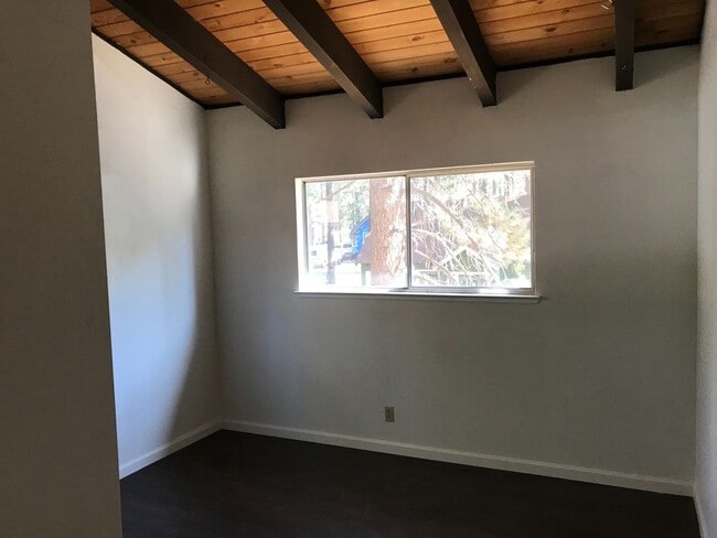 Building Photo - *LONG TERM RENTAL* Unfurnished