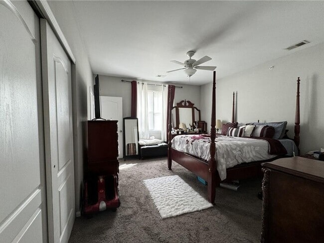 Building Photo - 2 BED /  2 BATH CORNER UNIT CONDO